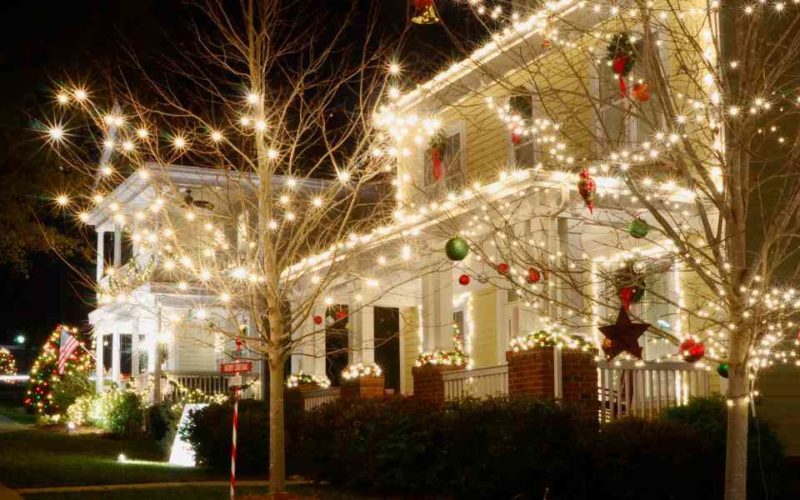 Top 5 Tips For Setting The Perfect Christmas Lighting Display