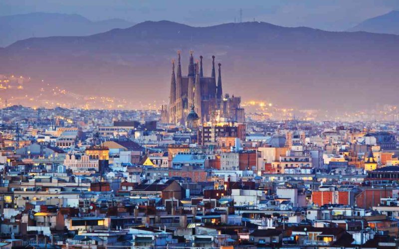 Barcelona Unleashed: 25 Best Things to Do and See for an Unforgettable Experience in the City of Gaudi!