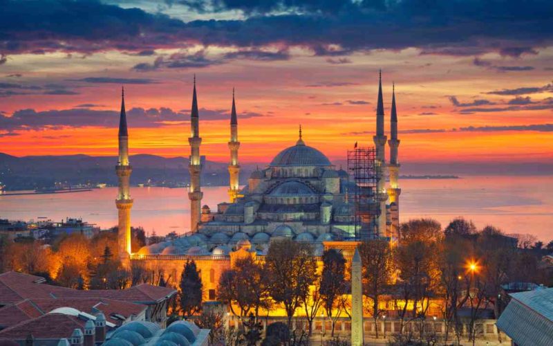 Get Lost in the Magic of Istanbul: 25 Things to Do and See That Will Take Your Breath Away!