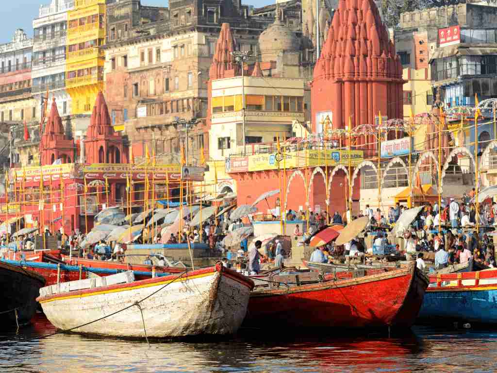 Start a tour company that takes tourists to see the best of Varanasi