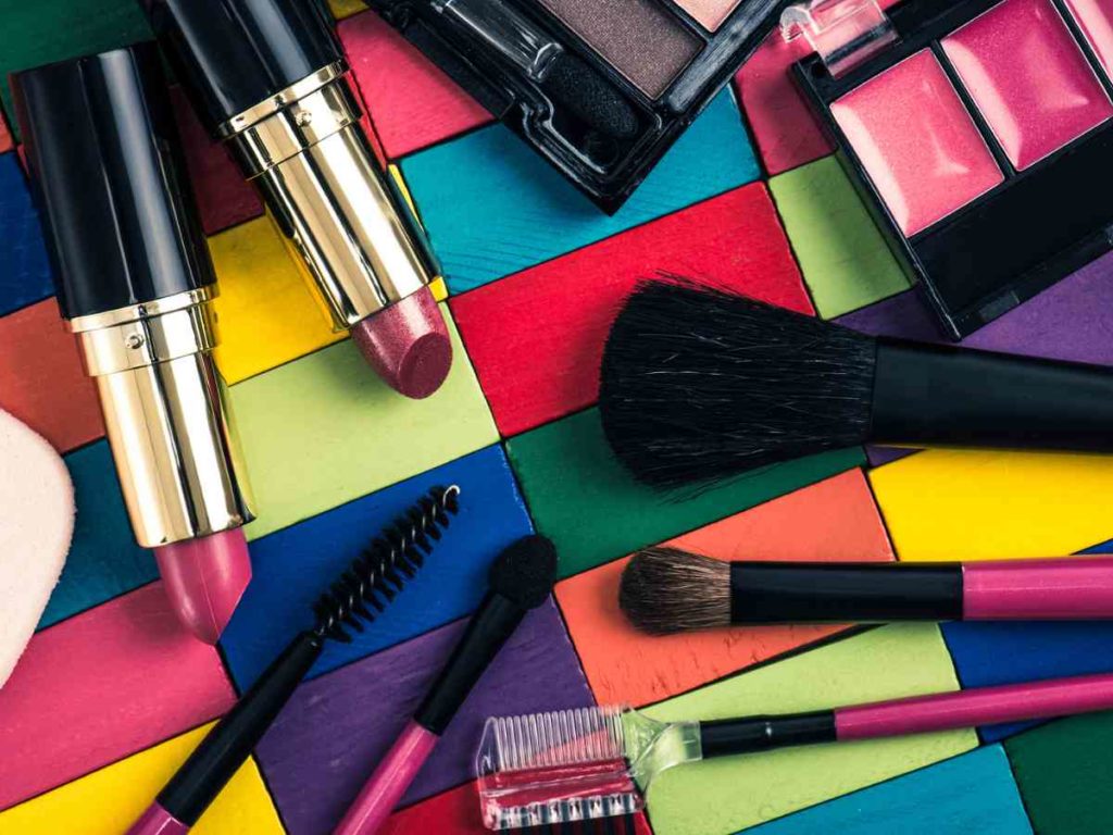 7 Steps How To Start A Cosmetic Business at Home in India